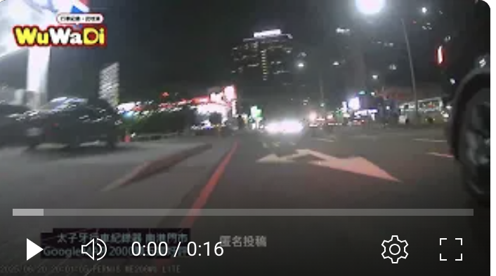 方向燈是選配？手忙著滑手機？