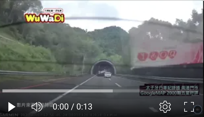 國道6號驚魂　休旅車追撞後衝出車道懸空卡護欄