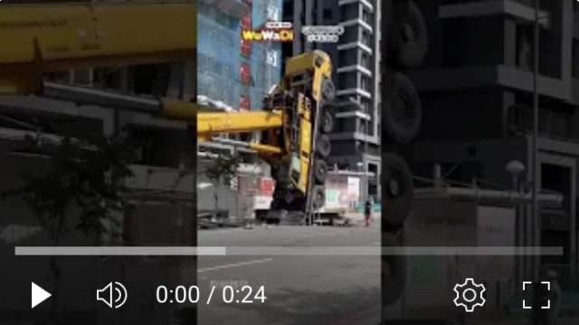 桃園龜山驚傳吊車翻覆