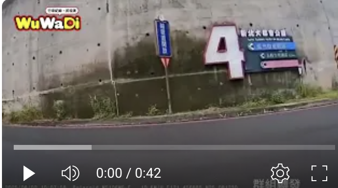 五股驚悚對撞畫面曝！綠燈騎士直行被闖紅燈撞飛