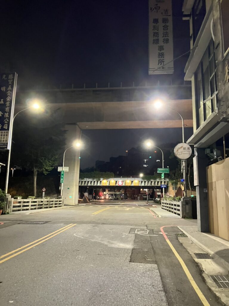 10/29台中 南區 民生路與台中路2巷(民生路23巷) 路口機車車禍 行車紀錄器協尋