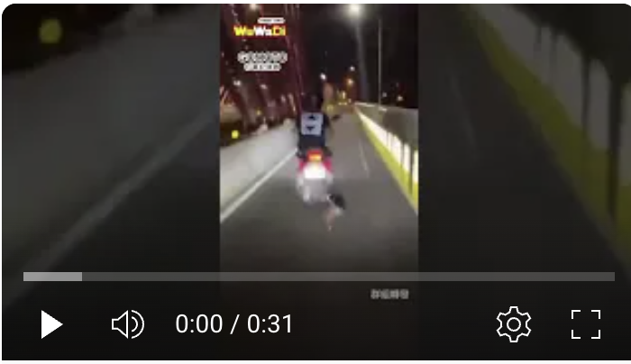 大哥你的排氣管掉了
