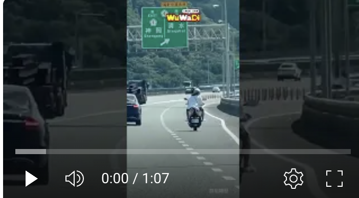 女孩～～你怎麼敢給他載