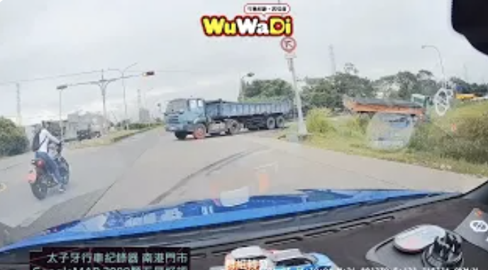 好險沒撞上😮‍💨