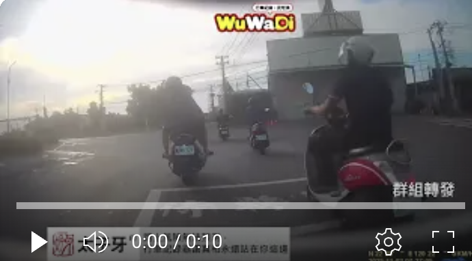 【紅燈不是建議！】高雄騎士飛彈式撞擊　闖紅燈害人又害己