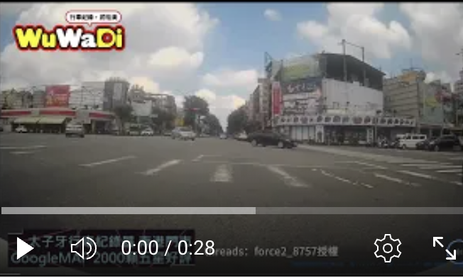 一開始以為他要躲太陽結果他就默默的闖紅燈了🤣