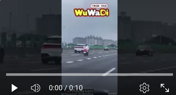 看著騎得很輕鬆