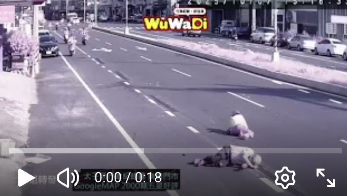 【彰化驚險畫面】七旬夫妻被小貨車擦撞倒地