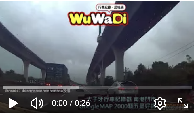 國道內壢聯結車自撞翻覆10/24