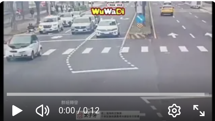 2026/01/07】內湖路口左轉沒讓直行　Smart 撞賓士雙車頭全毀