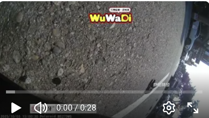 開車門都沒在看欸