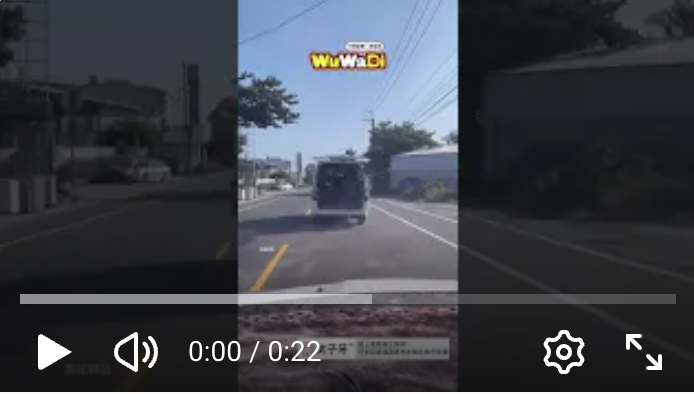 車尾門敞開、輪椅乘坐者暴露在後　行車安全令人擔憂