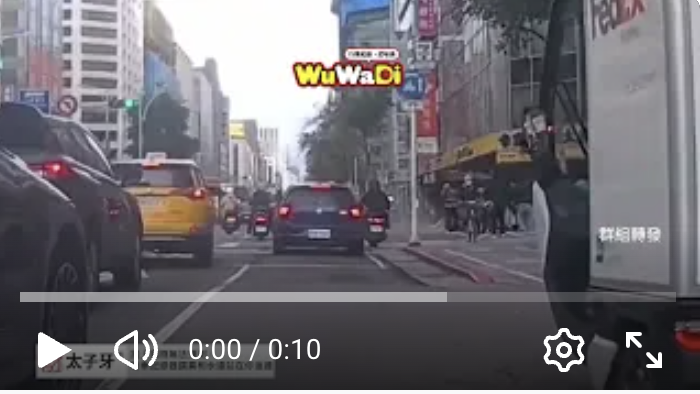 採訪車失控衝進銀行　ATM全毀、10名民眾受傷送醫