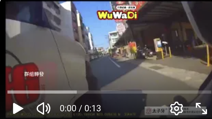 碰撞事故　直行機車與右轉貨車發生擦撞