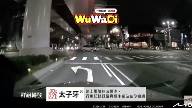 手舉出來還以為是大明星在打招呼