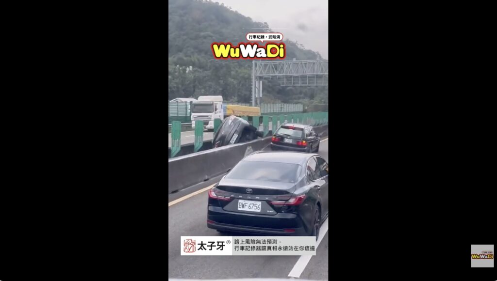 到底是怎麼開進去的