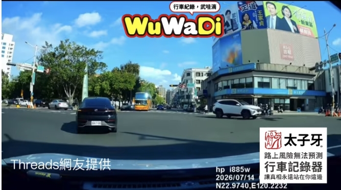 哈囉現在是左轉燈的時間餒