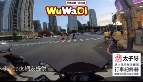 阿姨沒看到右轉燈亮了嗎？