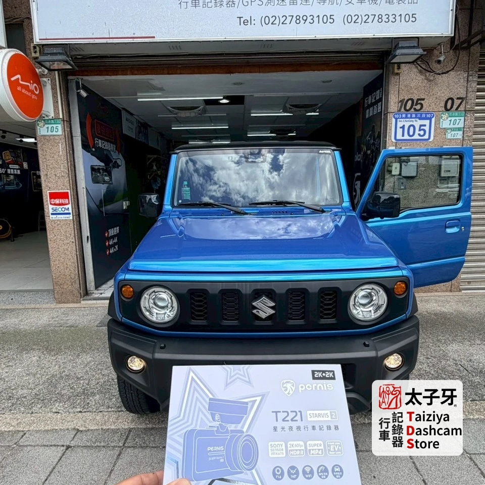 Polaroid T221 安裝於 Suzuki Jimny 前擋位置示意