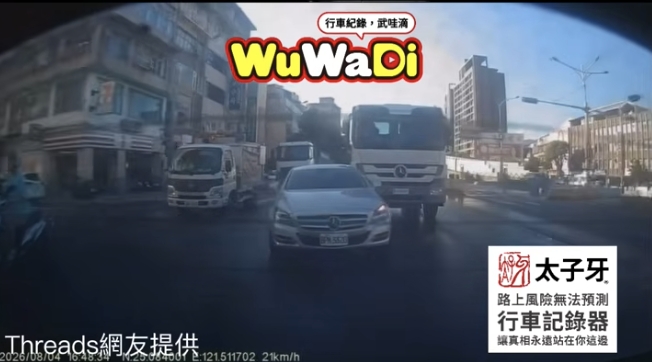 開車騎車請遠離大車