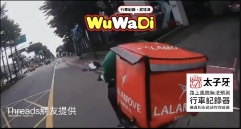 右轉也不看耶