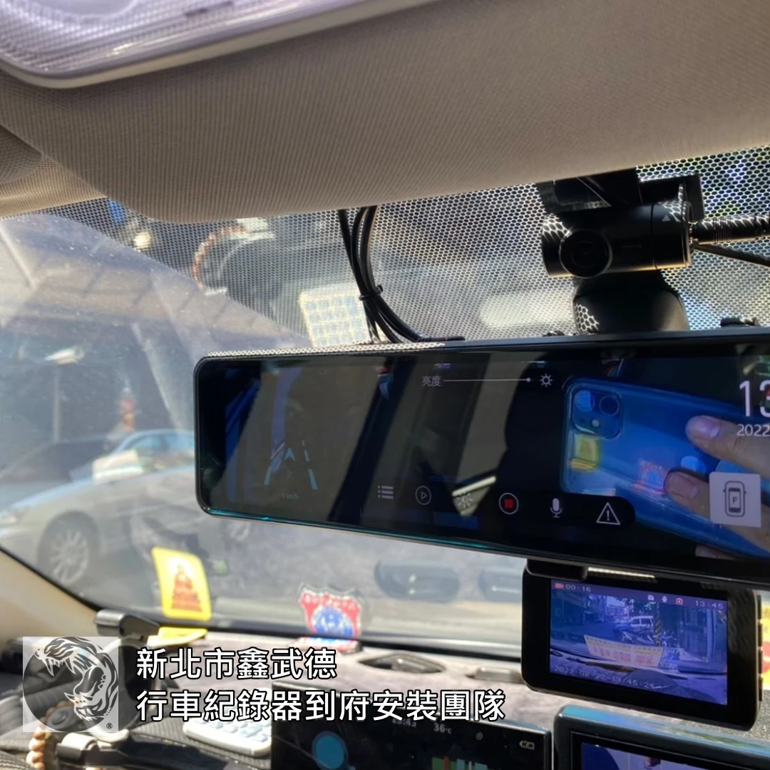 擺接堡路行車紀錄器到府施工 擺接堡路行車紀錄器到府施工